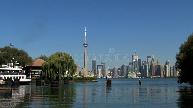 Färja som ankommer på den Toronto ön, Kanada