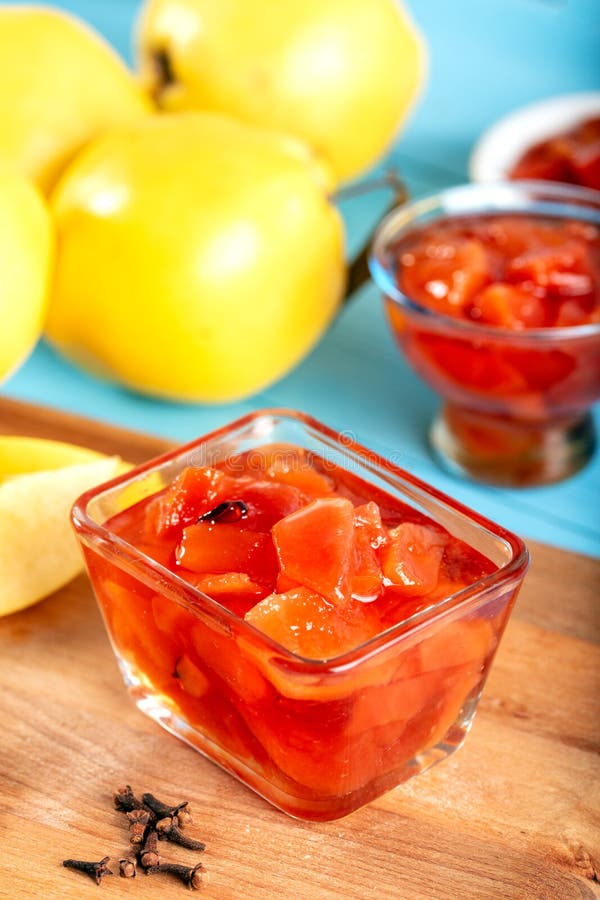 Färsk kvittenmarmelad, bakgrund arkivfoton