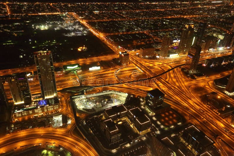 Fågelsikt av Dubai uppifrån av Burj Khalifah