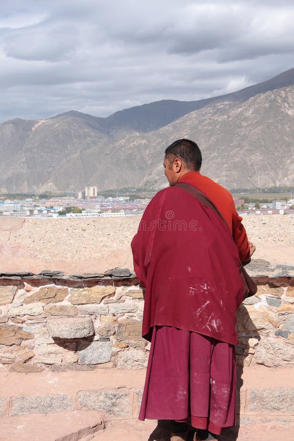 Fågelsikt av Lhasa från den Potala slotten