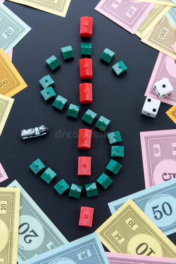 8 février 2015 : Houston, TX, Etats-Unis Argent de monopole autour de maison images stock 8 février 2015 : Houston, TX, Etats-Unis Argent de monopole autour de maison images stock