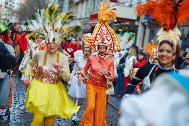 7 FÉVRIER 2016 - PARIS : Carnaval traditionnel de février à Paris, France photo stock 7 FÉVRIER 2016 - PARIS : Carnaval traditionnel de février à Paris, France photo stock