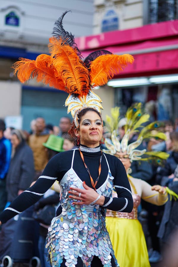 7 FÉVRIER 2016 - PARIS : Carnaval traditionnel de février à Paris, France photo stock 7 FÉVRIER 2016 - PARIS : Carnaval traditionnel de février à Paris, France photo stock
