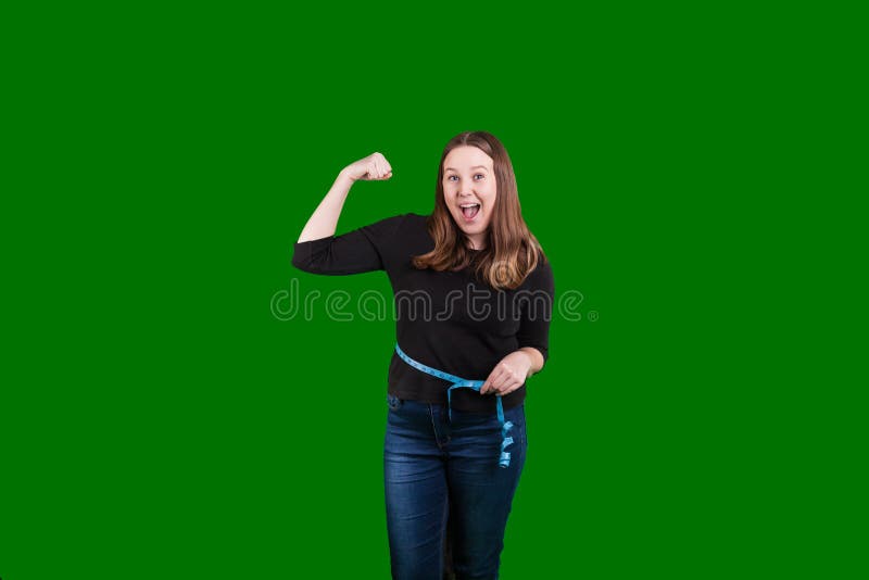 Fêmea loura que mede sua cintura que dobra uma expressão entusiasmado bem sucedida do braço em sua cara fotografia de stock Fêmea loura que mede sua cintura que dobra uma expressão entusiasmado bem sucedida do braço em sua cara fotografia de stock