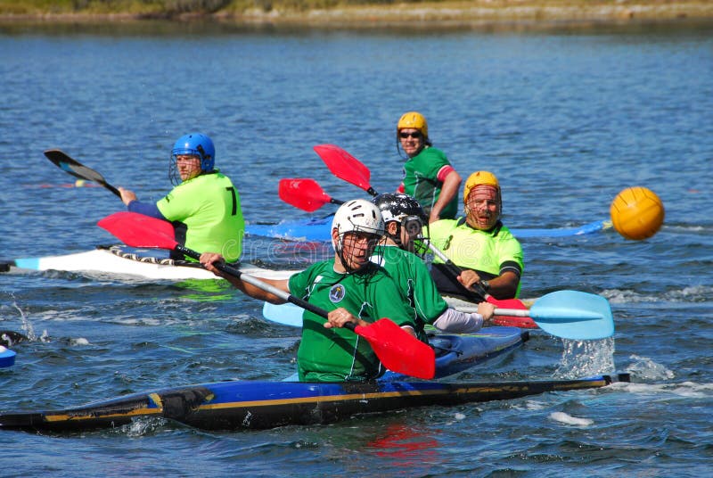 Partida de Polo Aquático em Canoa imagem de stock royalty free