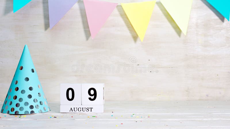 Födelsedagseftermiddag den 9:e på kalendern. glad födelsedagskort med datumkopieringsutrymme. semesterdekorationer för gratulation arkivfoton