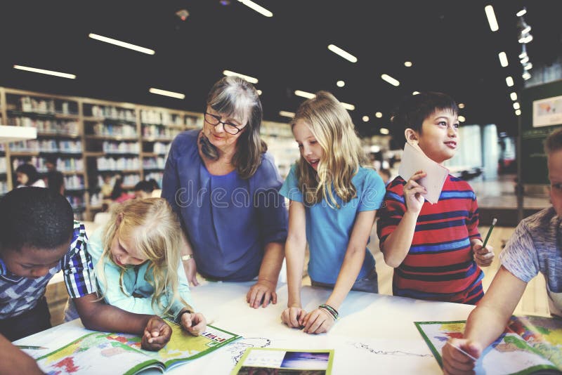 För Childern för akademisk skola begrepp E-lärande geografi royaltyfri fotografi För Childern för akademisk skola begrepp E-lärande geografi royaltyfri fotografi