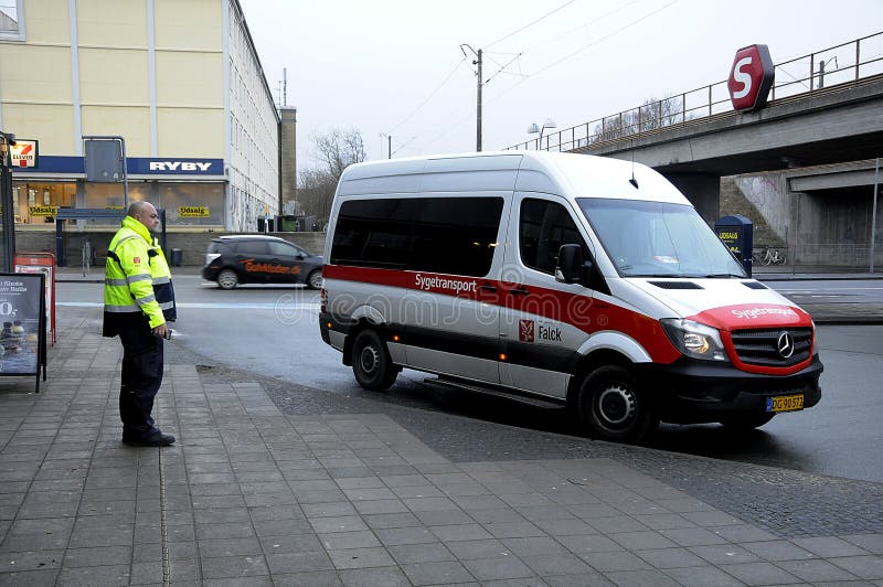 FÖR FALCK AMBULANS DÅLIGT arkivbild FÖR FALCK AMBULANS DÅLIGT arkivbild