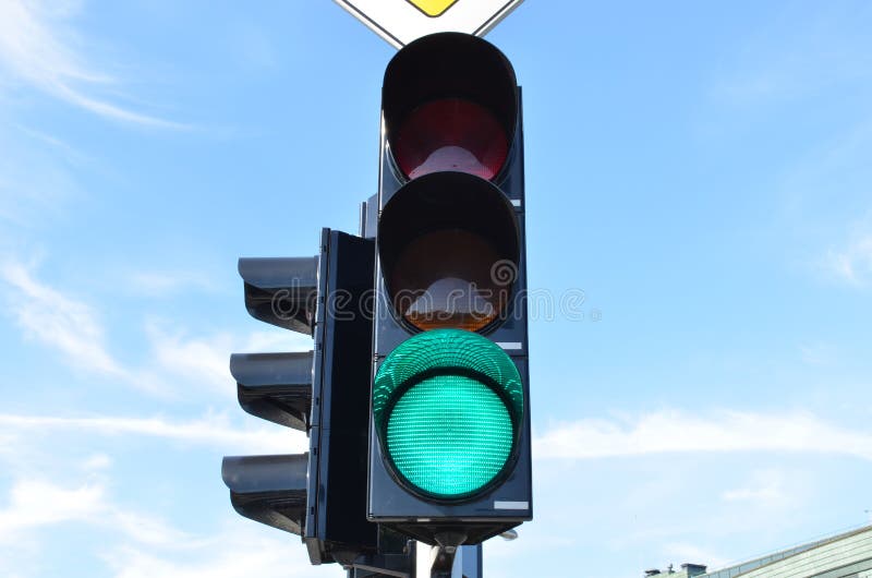 för färgklartecken för bakgrund blå trafik för sky royaltyfri fotografi för färgklartecken för bakgrund blå trafik för sky royaltyfri fotografi