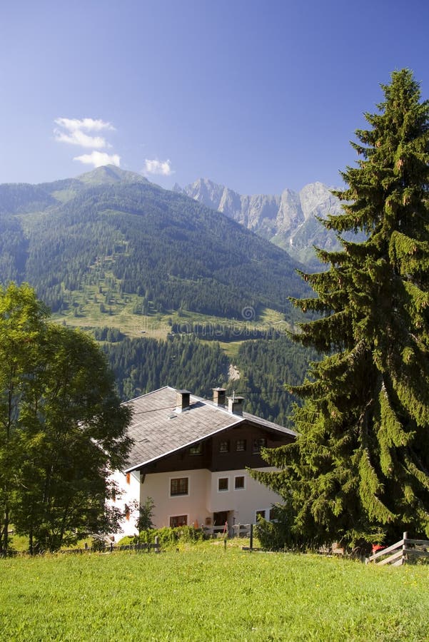 För husberg för alps österrikisk dal för sommar