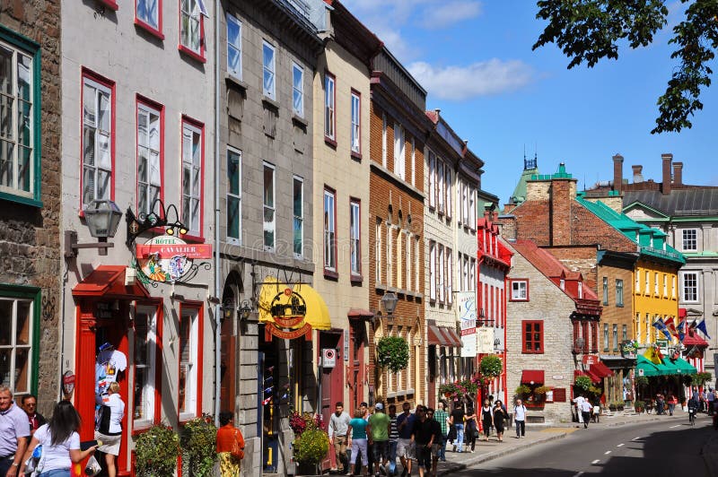 för huslouis quebec för stad färgrik saint rue royaltyfri fotografi för huslouis quebec för stad färgrik saint rue royaltyfri fotografi