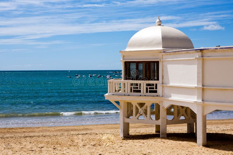 För härlig solig sikt cadiz för strand dag royaltyfri bild