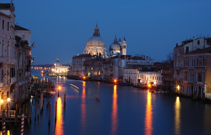för italy för kanal storslagen venice natt sikt royaltyfri foto för italy för kanal storslagen venice natt sikt royaltyfri foto
