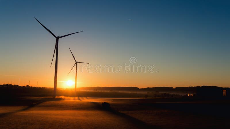 för lantgårdkälla för alternativ energi wind för turbiner arkivfoton för lantgårdkälla för alternativ energi wind för turbiner arkivfoton