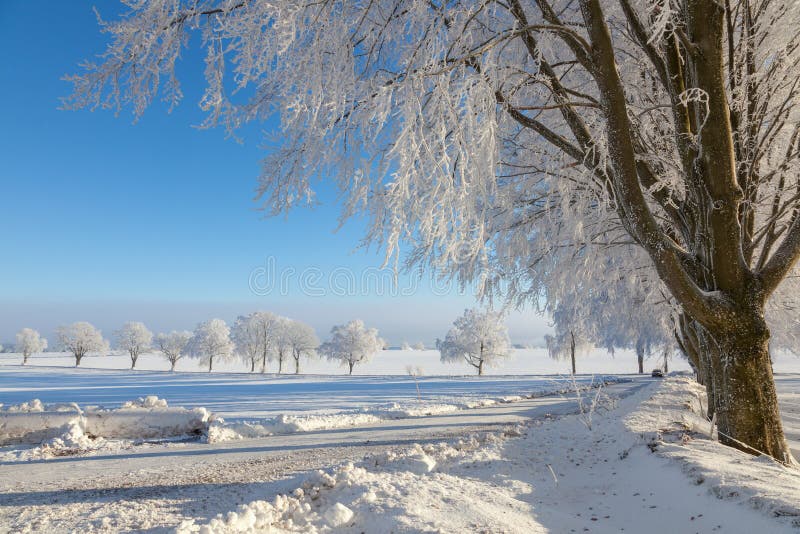 för ligganderussia för 33c januari ural vinter temperatur royaltyfri foto för ligganderussia för 33c januari ural vinter temperatur royaltyfri foto