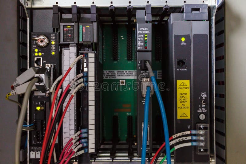 För logikkontrollant för PLC programmerbar ask arkivbild För logikkontrollant för PLC programmerbar ask arkivbild