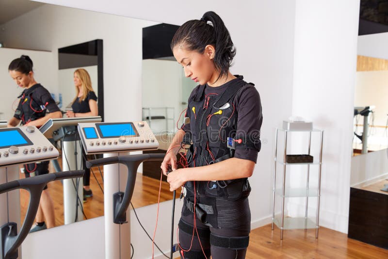 För stimulansdräkt för EMS electro kvinna arkivbilder För stimulansdräkt för EMS electro kvinna arkivbilder
