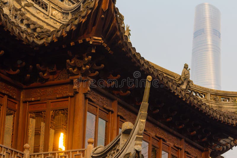 För Yuyuan för Ming dynasti torn trädgård och Shanghai arkivbilder