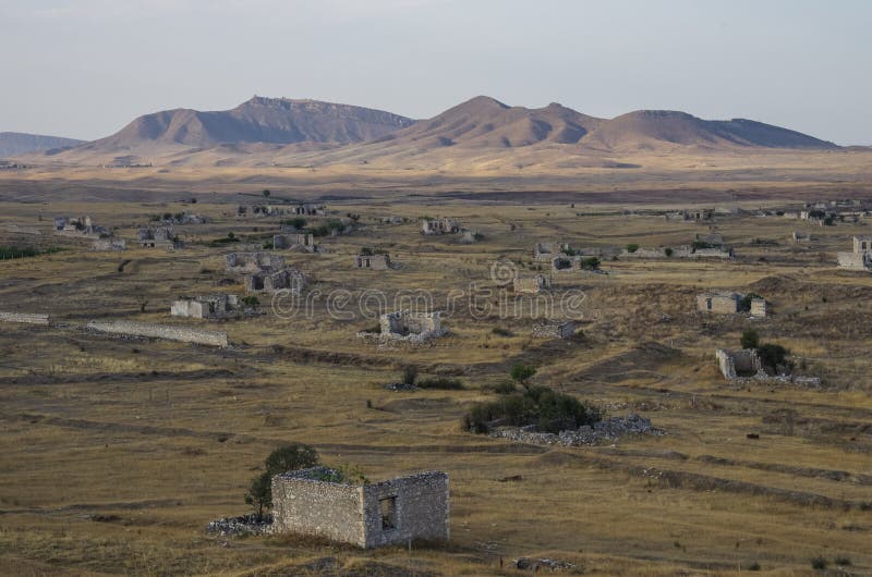 Fördärvar av den Agdam staden i Nagorno Karabakh Republic Azerbajdzjan - A royaltyfri foto Fördärvar av den Agdam staden i Nagorno Karabakh Republic Azerbajdzjan - A royaltyfri foto