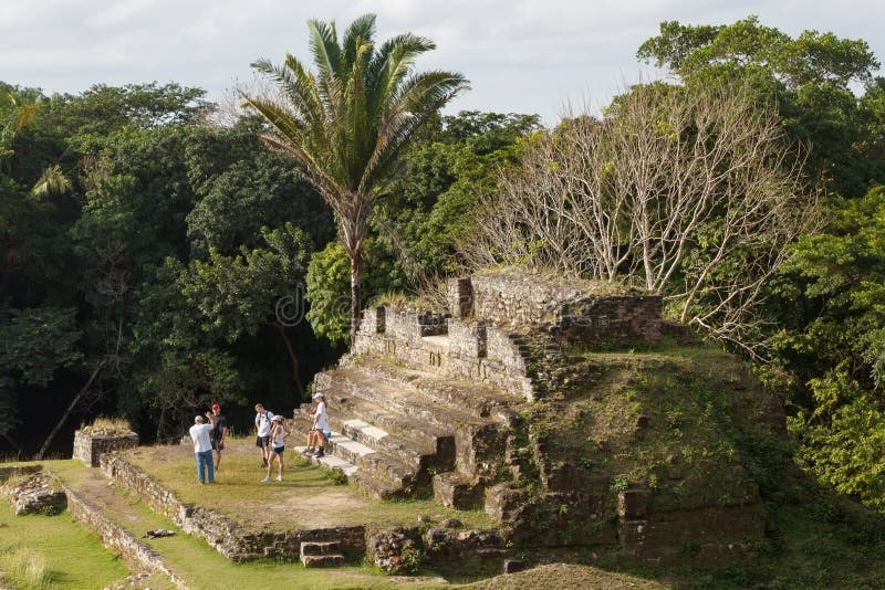 Fördärvar av den forntida Mayan platsen arkivbilder Fördärvar av den forntida Mayan platsen arkivbilder