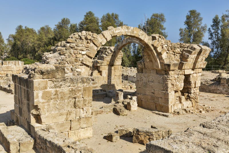 Fördärvar av den Saranta Colones slotten i Paphos, Cypern royaltyfri foto Fördärvar av den Saranta Colones slotten i Paphos, Cypern royaltyfri foto