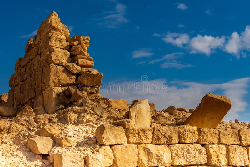 Fördärvar av en forntida Christian Nabatean stad i Israel den Negev öknen arkivfoto