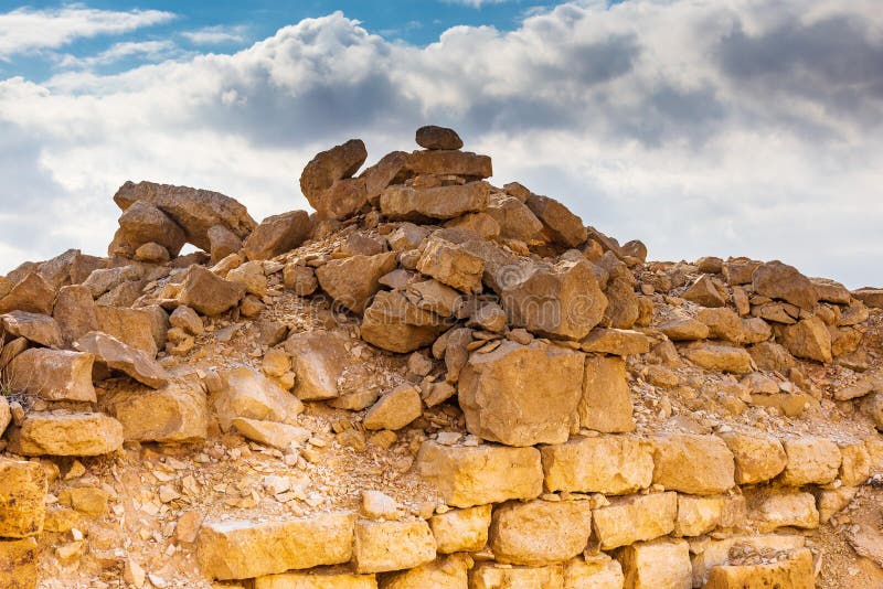 Fördärvar av en forntida Christian Nabatean stad i Israel den Negev öknen royaltyfri fotografi