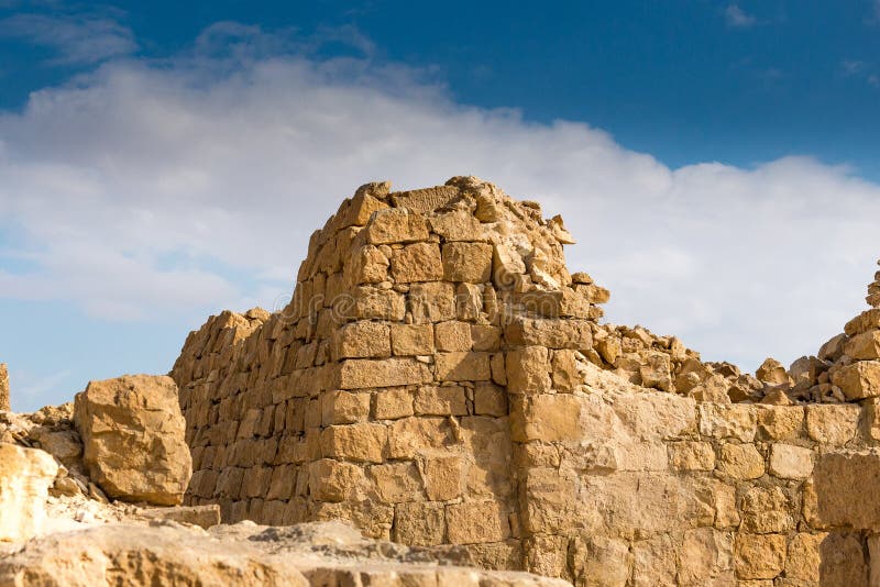 Fördärvar av en forntida Christian Nabatean stad i Israel den Negev öknen fotografering för bildbyråer