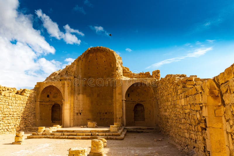 Fördärvar av en forntida Christian Nabatean stad i Israel den Negev öknen arkivfoto