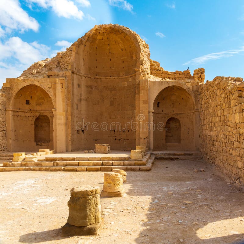 Fördärvar av en forntida Christian Nabatean stad i Israel den Negev öknen arkivbild