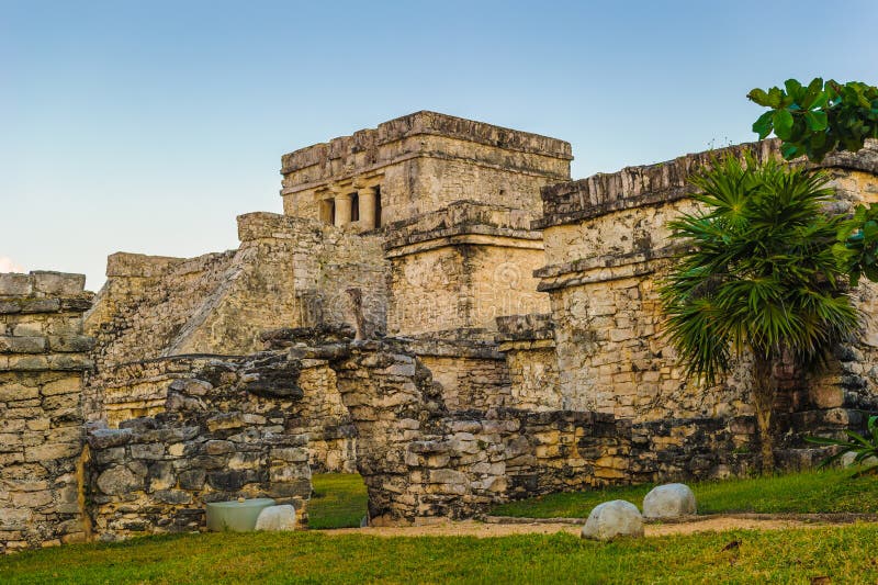 Fördärvar av Tulum royaltyfria bilder