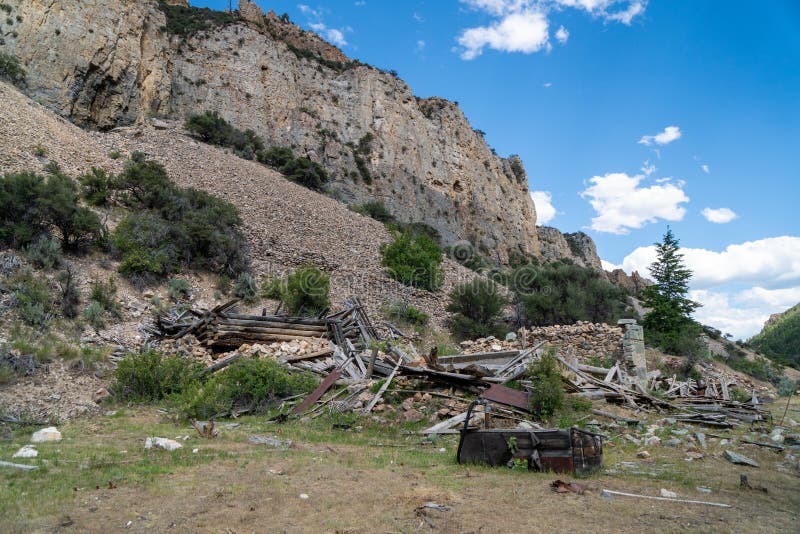 Fördärvar av vad lämnas av den Bayhorse spökstaden i Idaho, en tidigare bryta stad arkivbild Fördärvar av vad lämnas av den Bayhorse spökstaden i Idaho, en tidigare bryta stad arkivbild
