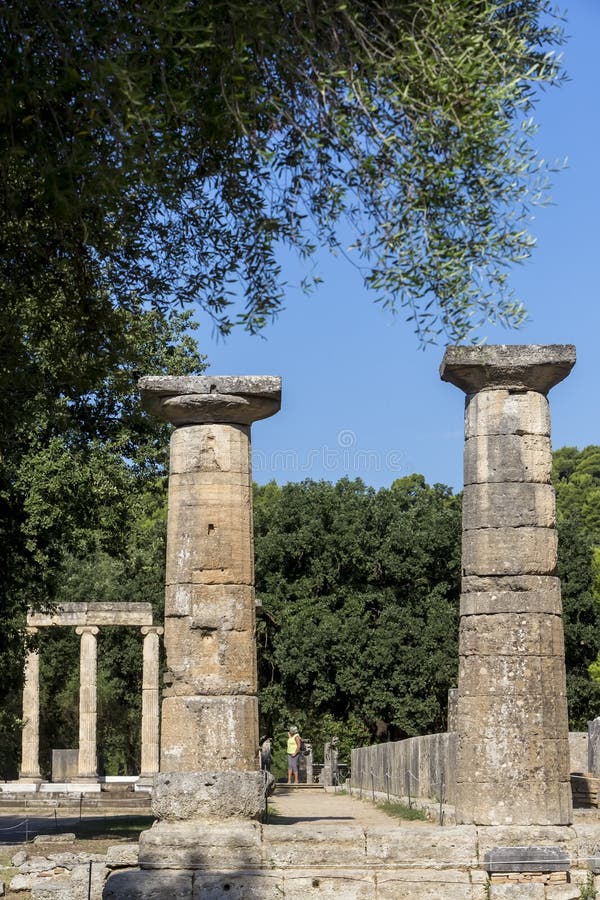 fördärvar den forntida för det lekgreece för konstruktion crepidomaen detailed peloponnese för olympia arvet olympic philippeione fotografering för bildbyråer fördärvar den forntida för det lekgreece för konstruktion crepidomaen detailed peloponnese för olympia arvet olympic philippeione fotografering för bildbyråer