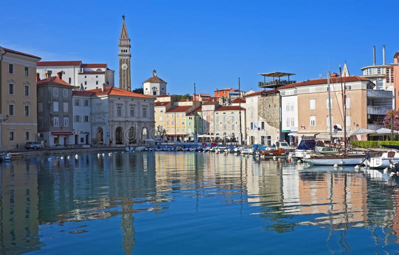 Förtrollande hamn, Piran, Slovenien arkivfoton Förtrollande hamn, Piran, Slovenien arkivfoton