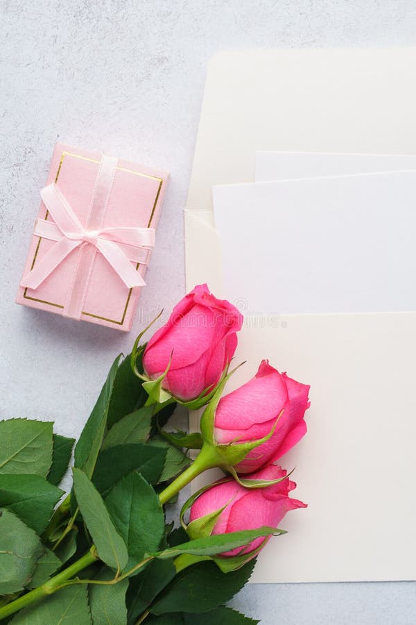 Förälskelsebokstav eller valentin modell för kort för daghälsning royaltyfria bilder Förälskelsebokstav eller valentin modell för kort för daghälsning royaltyfria bilder