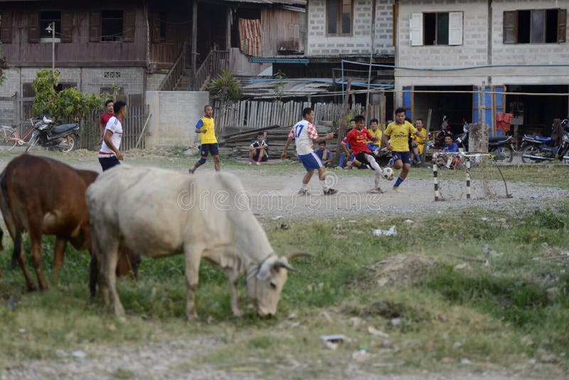 FÚTBOL DEL FÚTBOL DE ASIA MYANMAR NYAUNGSHWE imagen de archivo FÚTBOL DEL FÚTBOL DE ASIA MYANMAR NYAUNGSHWE imagen de archivo