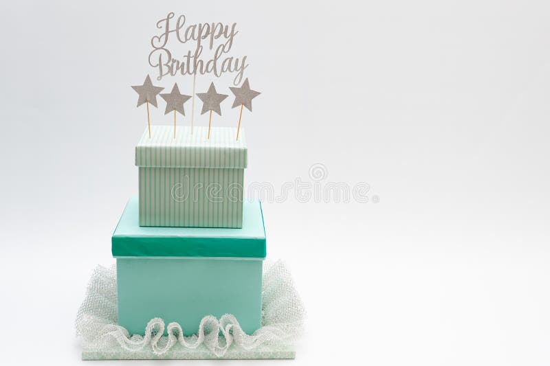 Gateau Faux Couverture De Carton Avec De La Creme Photo Stock Image Du Wooden Fraises