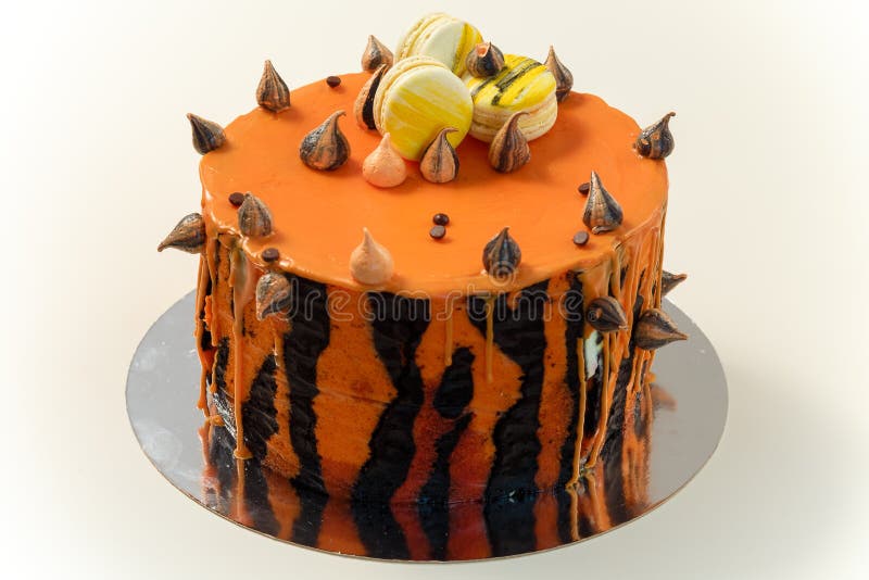 Gateau Avec Motif Rayures Tigre Et Macarons Pour Homme Ou Garcon Patisserie D Anniversaire De Fete Douce Pour Les Hommes Photo Stock Image Du Macarons Produit Gateau Avec Motif Rayures Tigre Et Macarons Pour Homme Ou Garcon Patisserie D Anniversaire De Fete Douce Pour Les Hommes Photo Stock Image Du Macarons Produit