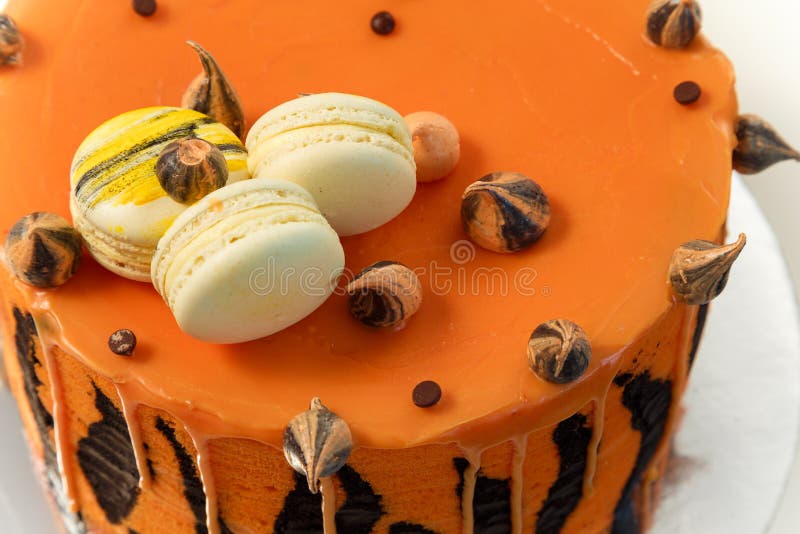 Gateau Avec Motif Rayures Tigre Et Macarons Pour Homme Ou Garcon Patisserie D Anniversaire De Fete Douce Pour Les Hommes Photo Stock Image Du Macarons Produit Gateau Avec Motif Rayures Tigre Et Macarons Pour Homme Ou Garcon Patisserie D Anniversaire De Fete Douce Pour Les Hommes Photo Stock Image Du Macarons Produit