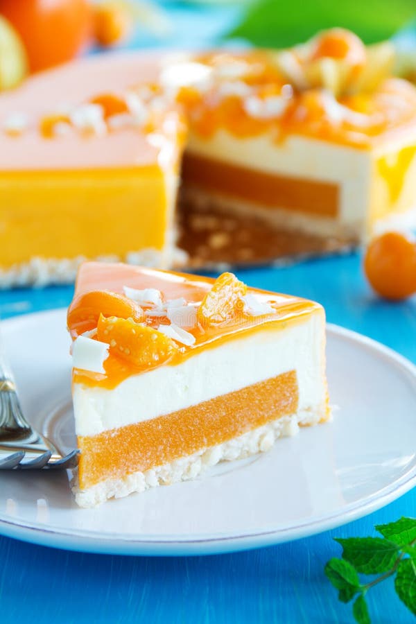 Gateau Cremeux Avec La Noix De Coco Image Stock Image Du Kaki Fruits