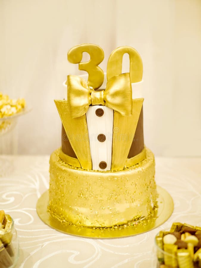 Gateau D Anniversaire 30 Ans Photos Libres De Droits Et Gratuites De Dreamstime