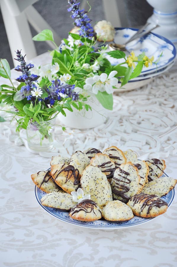 Gateau De Biscuit De De Madeleine De Avec Des Clous De Girofle De Source Toujours Duree Image Stock Image Du Gateaux Boulangerie Gateau De Biscuit De De Madeleine De Avec Des Clous De Girofle De Source Toujours Duree Image Stock Image Du Gateaux Boulangerie