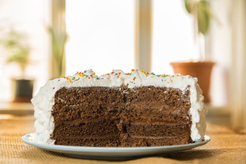 Gateau De Chocolat Avec La Couverture Creme Blanche Avec La Vue Superieure Image Stock Image Du Photographie Lumiere Gateau De Chocolat Avec La Couverture Creme Blanche Avec La Vue Superieure Image Stock Image Du Photographie Lumiere