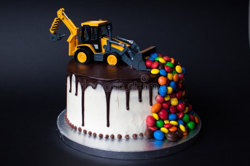 Gateau D Anniversaire Pour Un Enfant Avec Un Tracteur De Jouet Image Stock Image Du Trompette Roues Gateau D Anniversaire Pour Un Enfant Avec Un Tracteur De Jouet Image Stock Image Du Trompette Roues