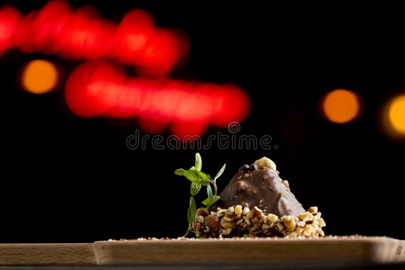 Pyramide Des Noix Sur La Premiere Vue Photo Stock Image Du Objet Noix Pyramide Des Noix Sur La Premiere Vue Photo Stock Image Du Objet Noix