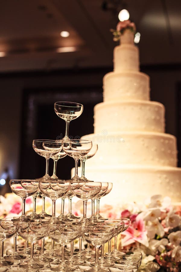 258 Gateau De Champagne Et D Anniversaire Photos Libres De Droits Et Gratuites De Dreamstime 258 Gateau De Champagne Et D Anniversaire Photos Libres De Droits Et Gratuites De Dreamstime