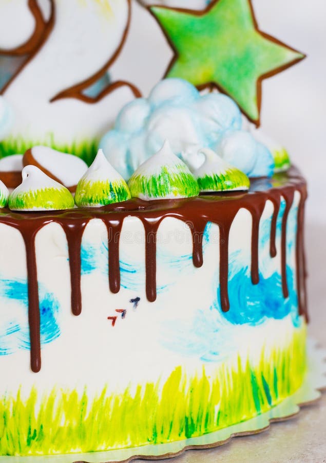 Couleur Moderne D Arc En Ciel De Gateau Du S D Enfants Sur Un Fond Blanc Avec La Meringue En Bois Image Stock Image Du Enfant Diner