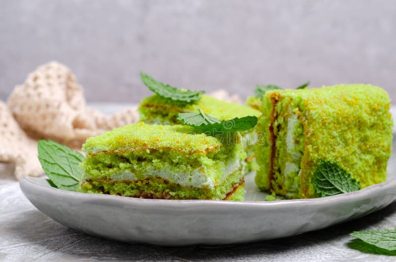 Gateau Traditionnel A L Eponge Verte Photo Stock Image Du Homemade Bourrage Gateau Traditionnel A L Eponge Verte Photo Stock Image Du Homemade Bourrage