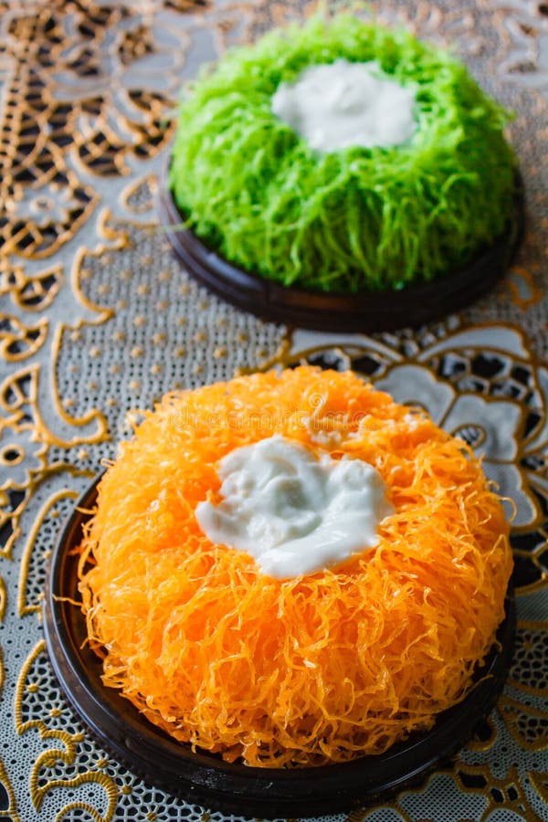 Gateaux Ou Gateau Foi Tong Lava Cake De Fil De Jaune D Oeuf D Or Photo Stock Image Du Oeuf Frais Gateaux Ou Gateau Foi Tong Lava Cake De Fil De Jaune D Oeuf D Or Photo Stock Image Du Oeuf Frais