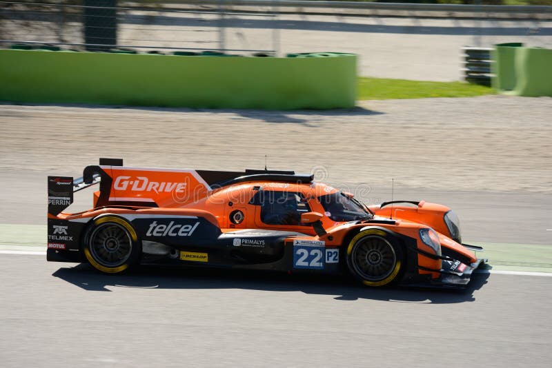 G-commande emballant le prototype d'Oreca Le Mans à Monza. 2017 équipes de série de Le Mans d'Européen ont participé en session d'essai de deux jours chez l'Autodromo Nazionale Monza L'équipe d'emballage de G-commande concurrencera dans la classe de LM P2